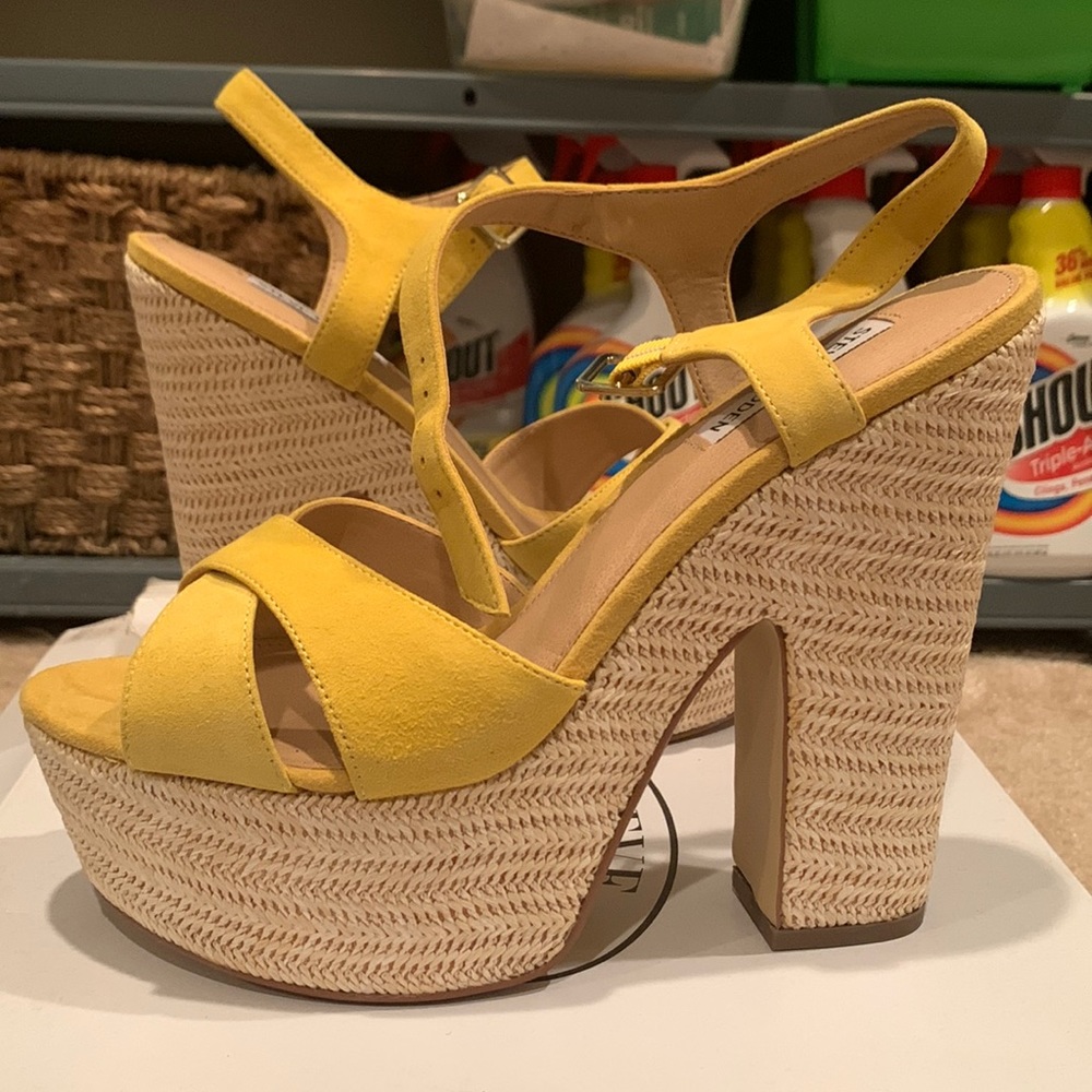 Brand New Steve Madden Hensley sandals sz 9.5